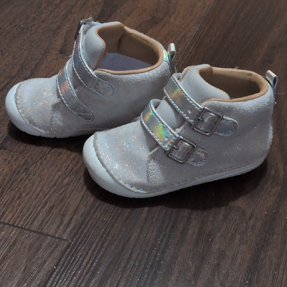 Sparkly White Kids Shoes with Holographic Straps - Picture 4 of 5